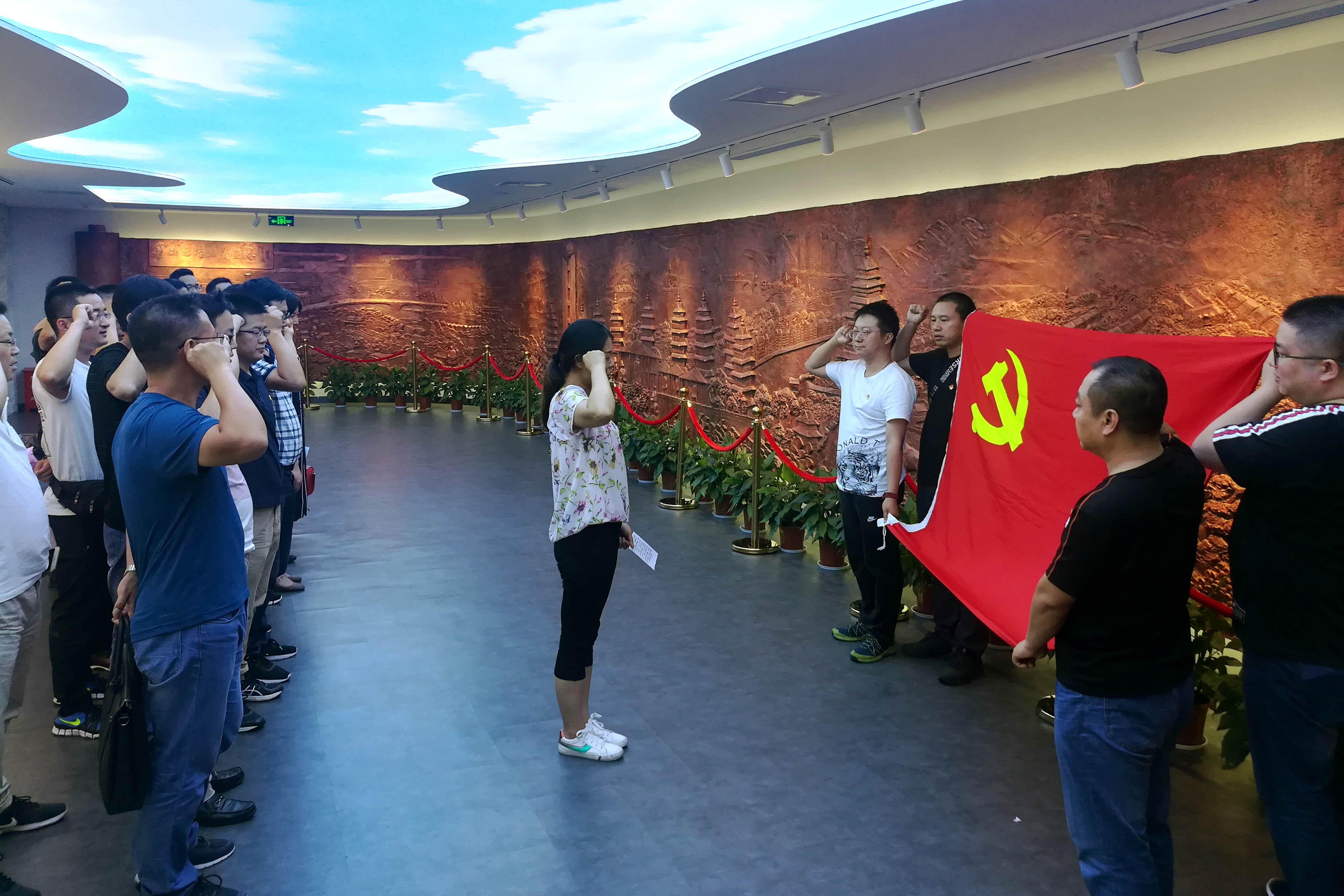 不忘初心、艰辛斗争，CA88电缆党委组织党员同志赴华西村旅行学习